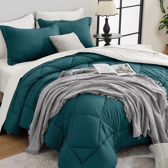 HEVUMYI Queen Comforter Set by HEVUMYI