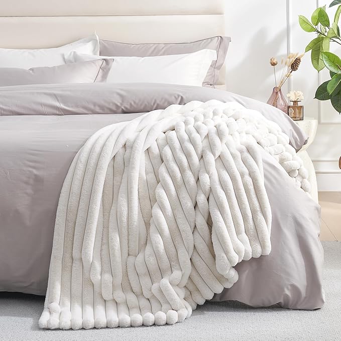 Amélie Home Faux Fur Throw Blanket - Image 5