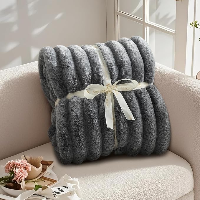 Amélie Home Faux Fur Throw Blanket - Image 5