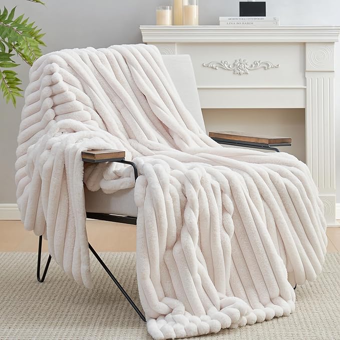 Amélie Home Faux Fur Throw Blanket - Image 9