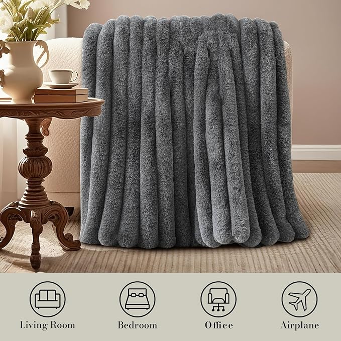 Amélie Home Faux Fur Throw Blanket - Image 4