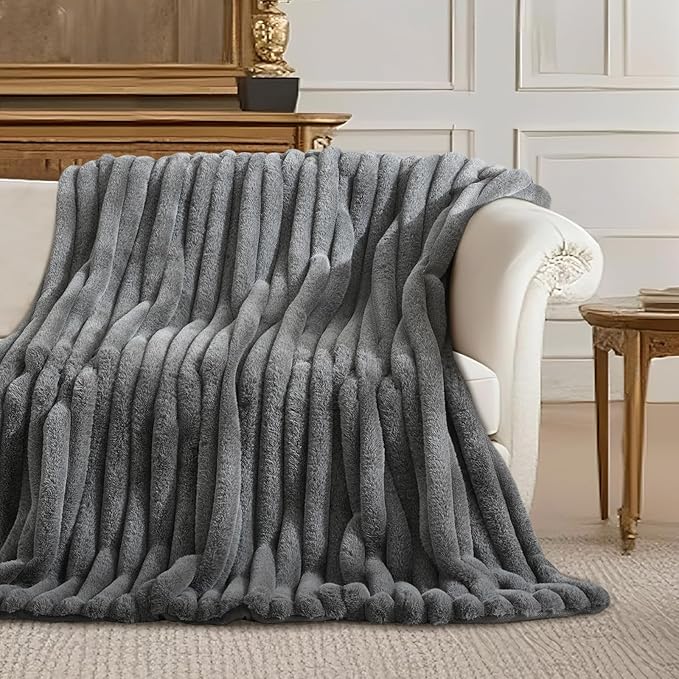 Amélie Home Faux Fur Throw Blanket - Image 4