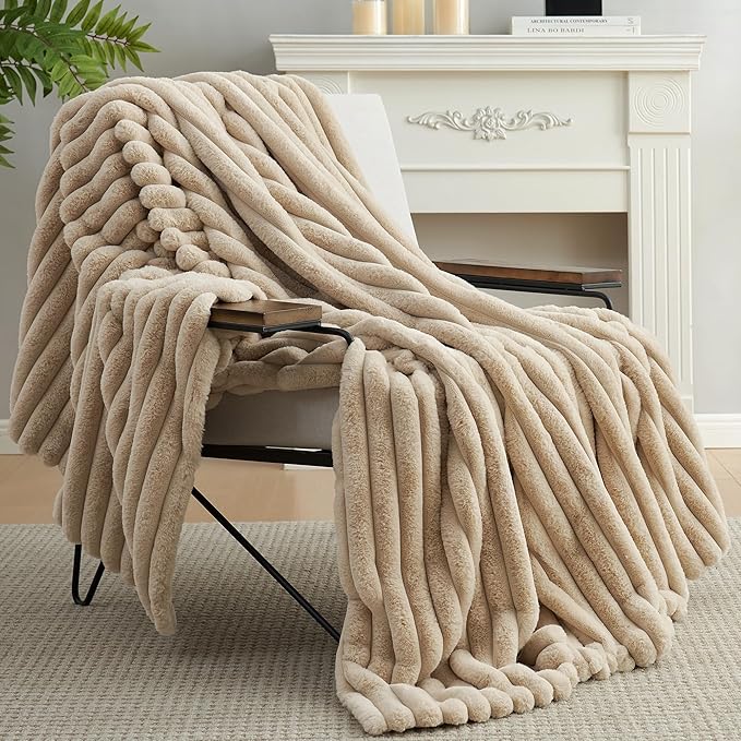 Amélie Home Faux Fur Throw Blanket - Image 7